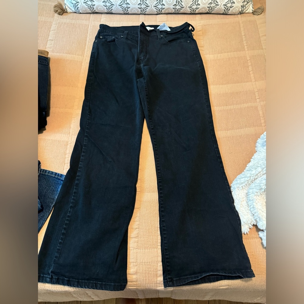 Levi’s Perfectly Slimming Bootcut 512 Jeans